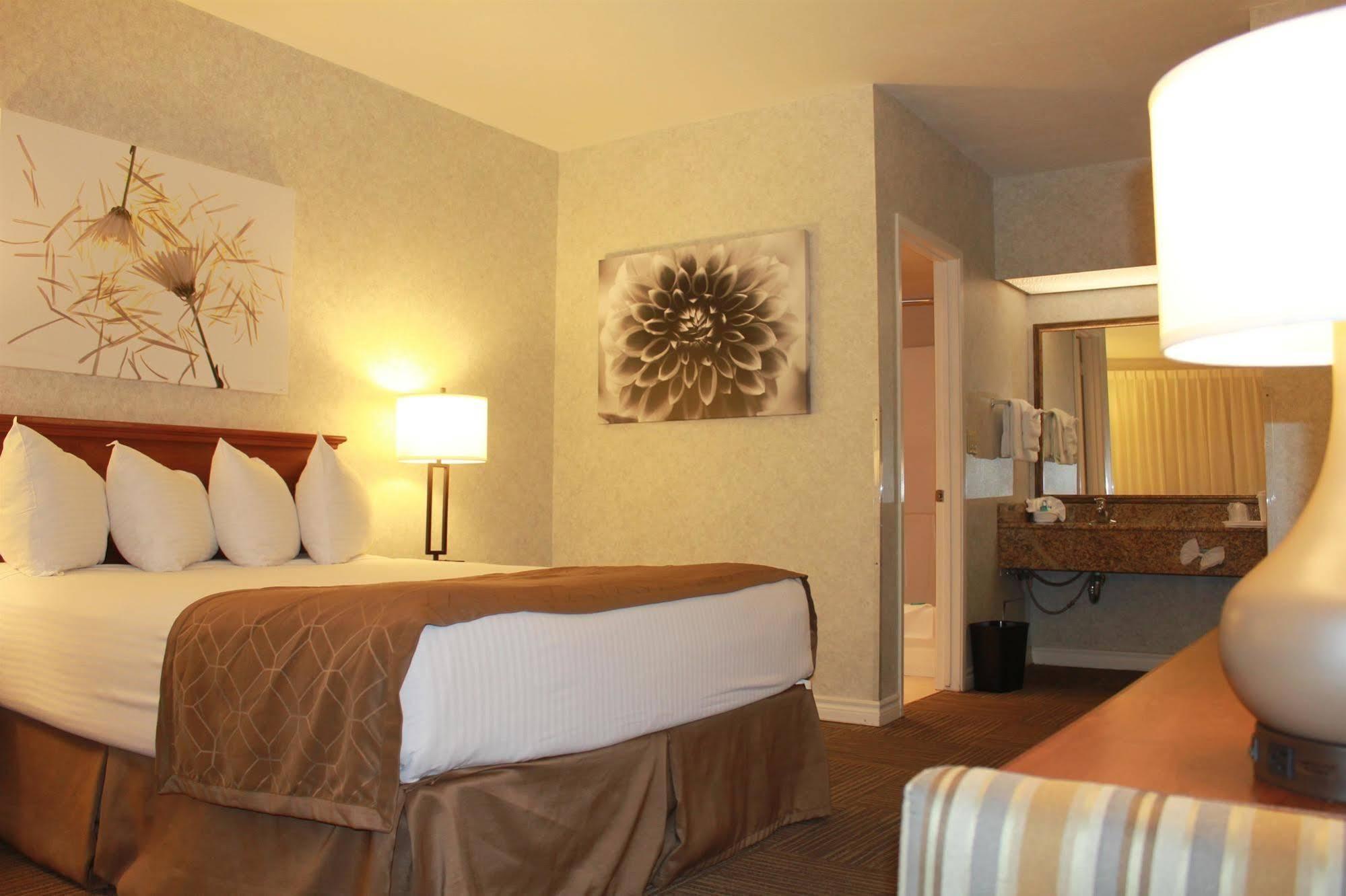 Hotel 6 Corona, Ca West