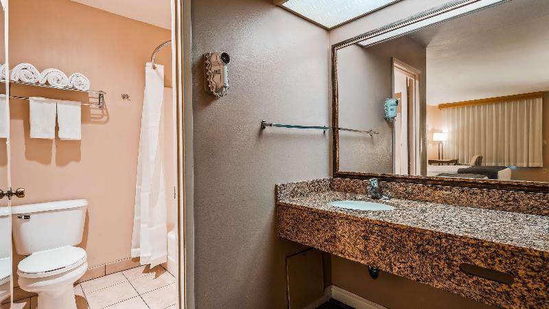 6 Corona, Ca West Hotel