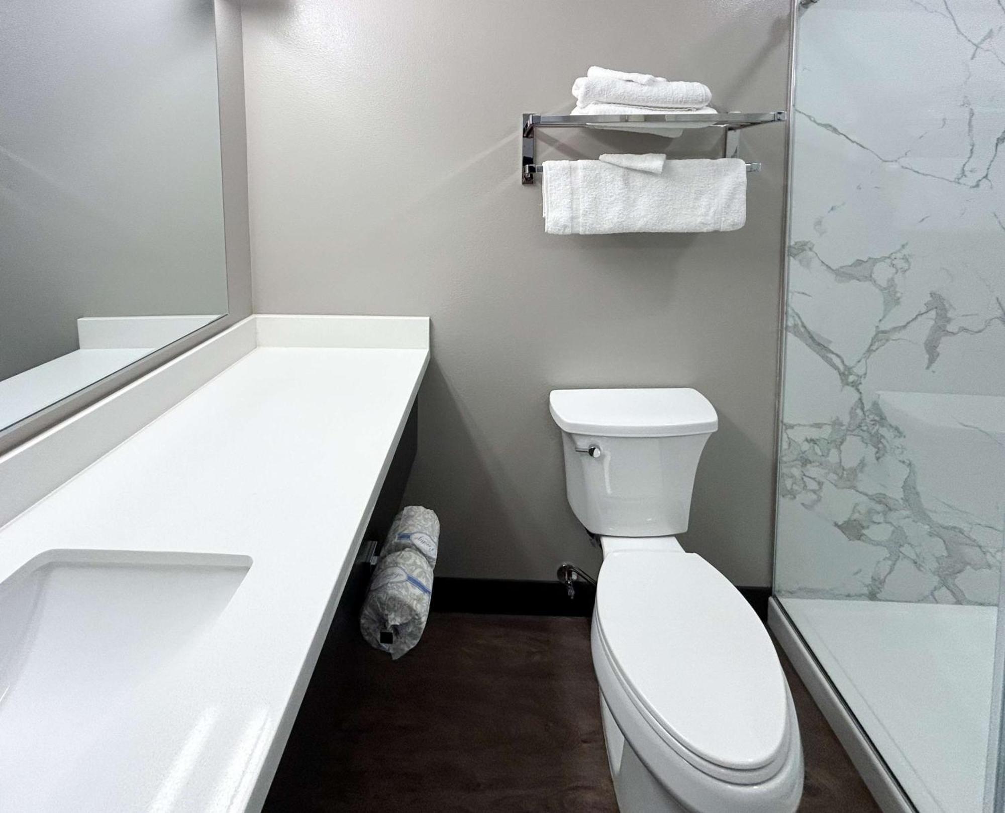 Hotel 6 Corona, Ca West 2*