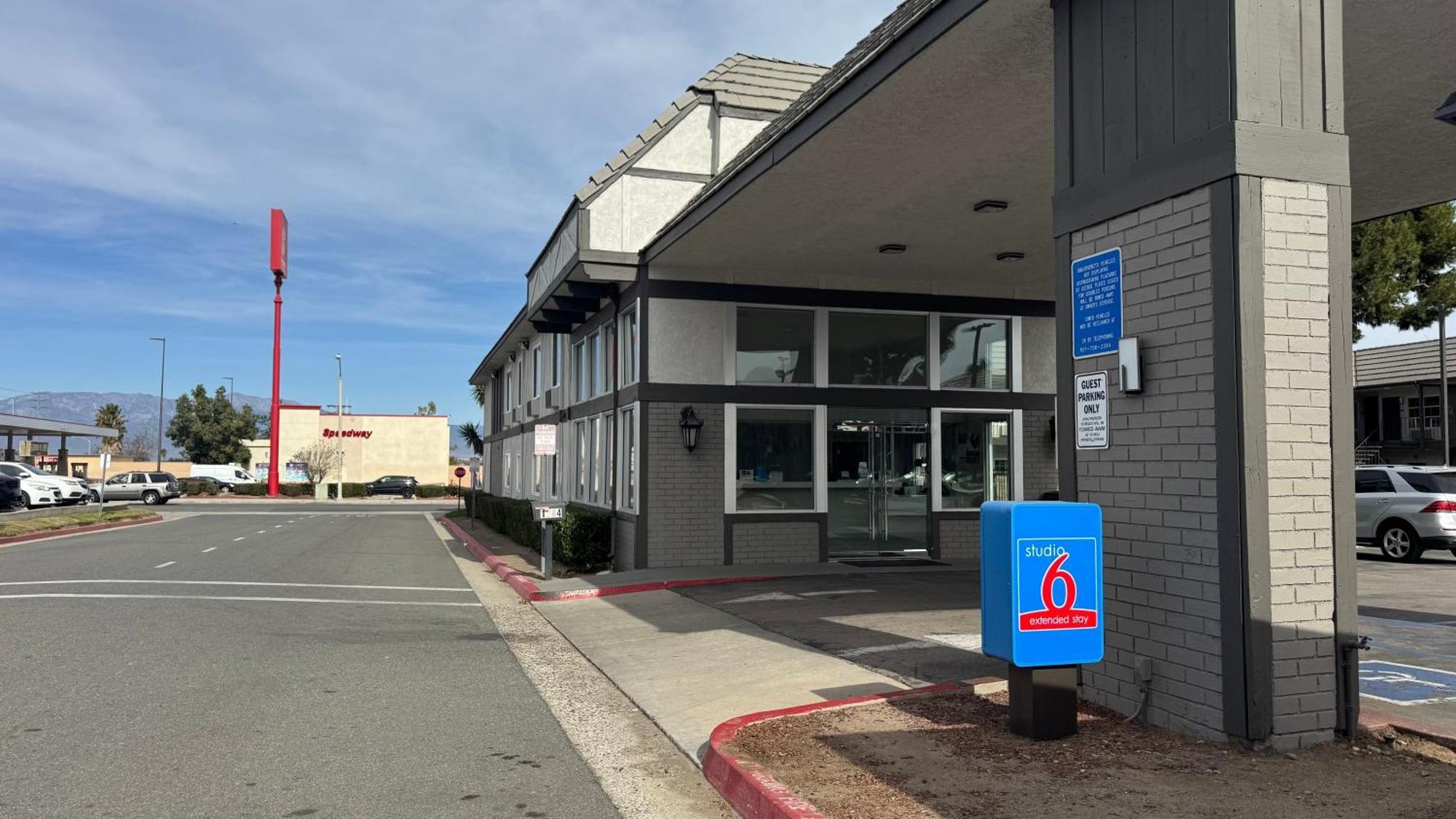 Hotel 6 Corona, Ca West