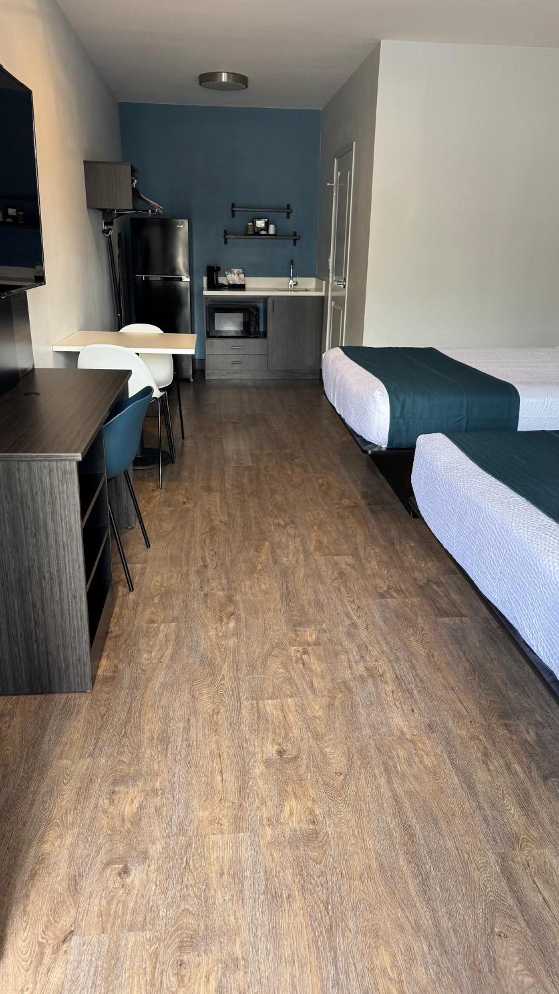 6 Corona, Ca West 2*