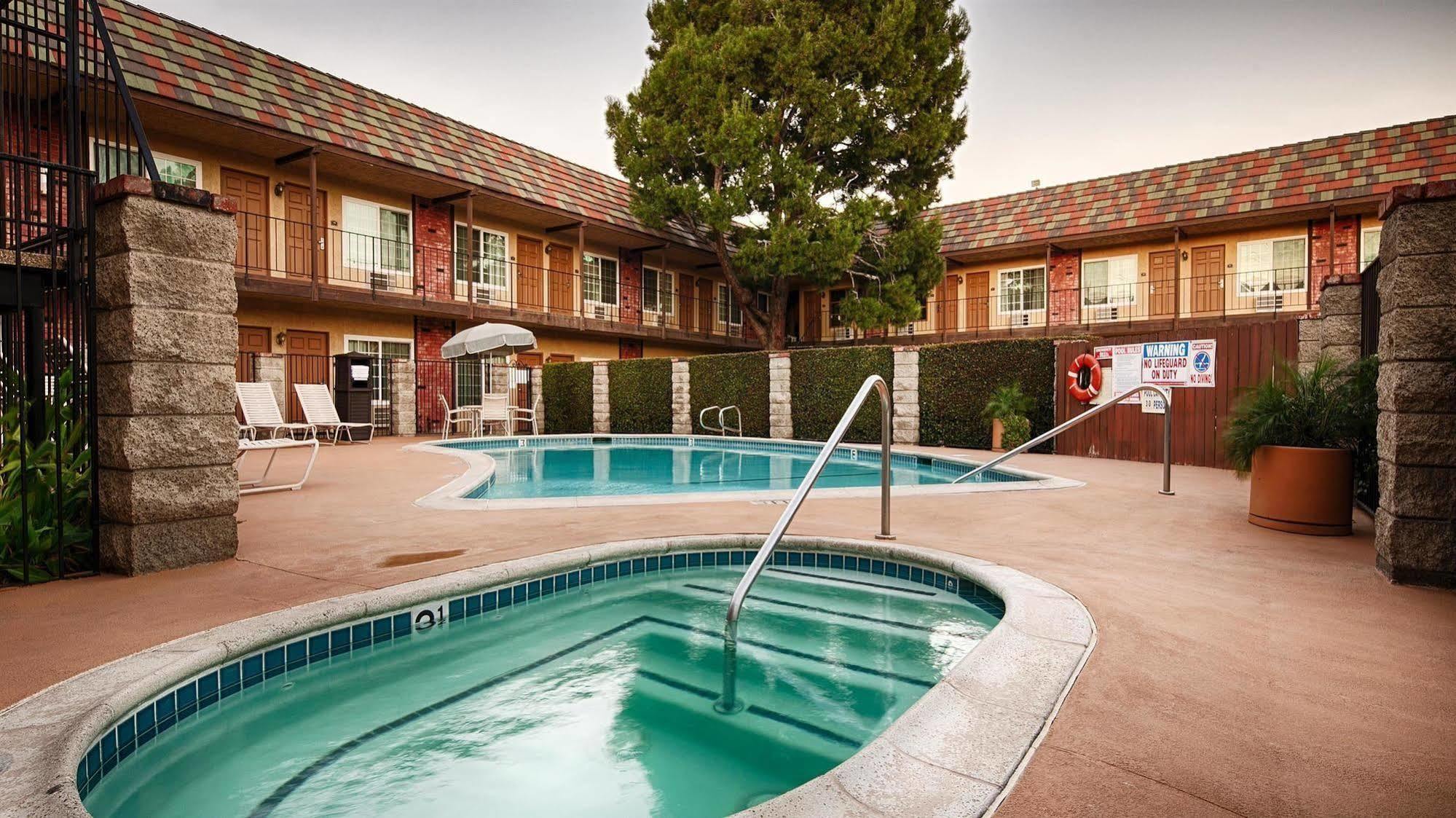 6 Corona, Ca West